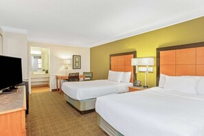 Premium bedding, desk, blackout drapes, iron/ironing board - La Quinta Inn by Wyndham Orlando Airport West (Orlando)