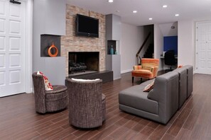 Flat-screen TV - Americas Best Value Inn Suites Extended Stay Tulsa (Tulsa)