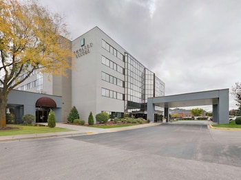 Embassy Suites by Hilton Milwaukee Brookfield