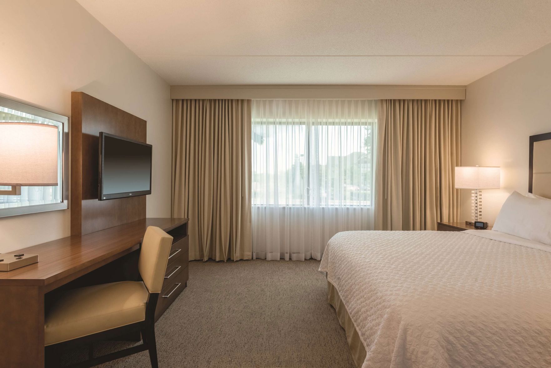 Premium bedding, down comforters, in-room safe, individually decorated