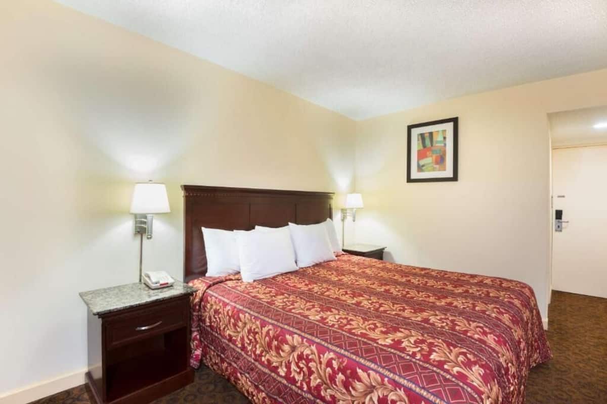 Desk, WiFi (free), bed sheets
