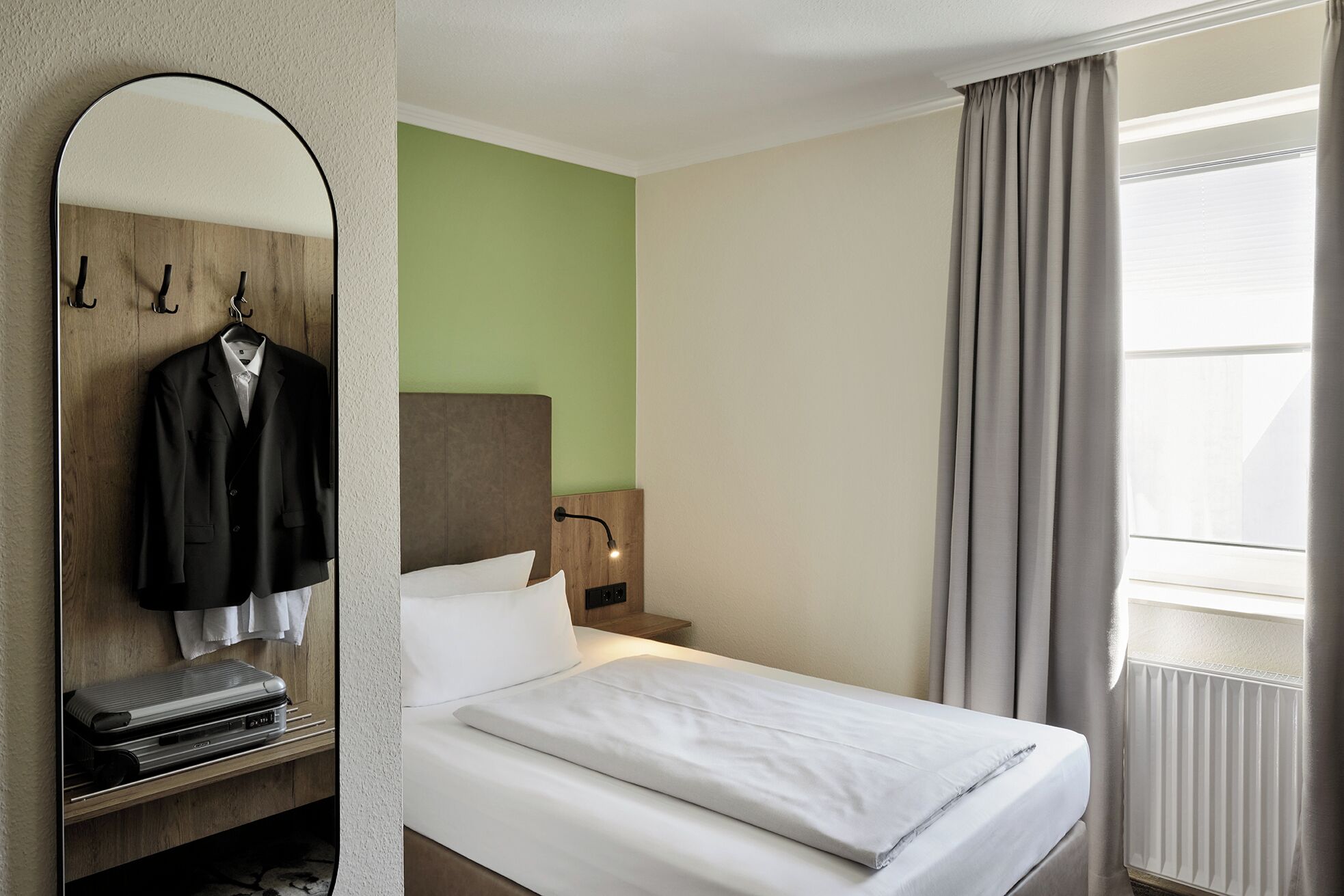 ملاءات للفراش لا تسبب الحساسية وستائر تعتيم وتجهيزات عازلة للصوت