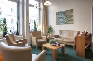 Coin salon dans le hall
