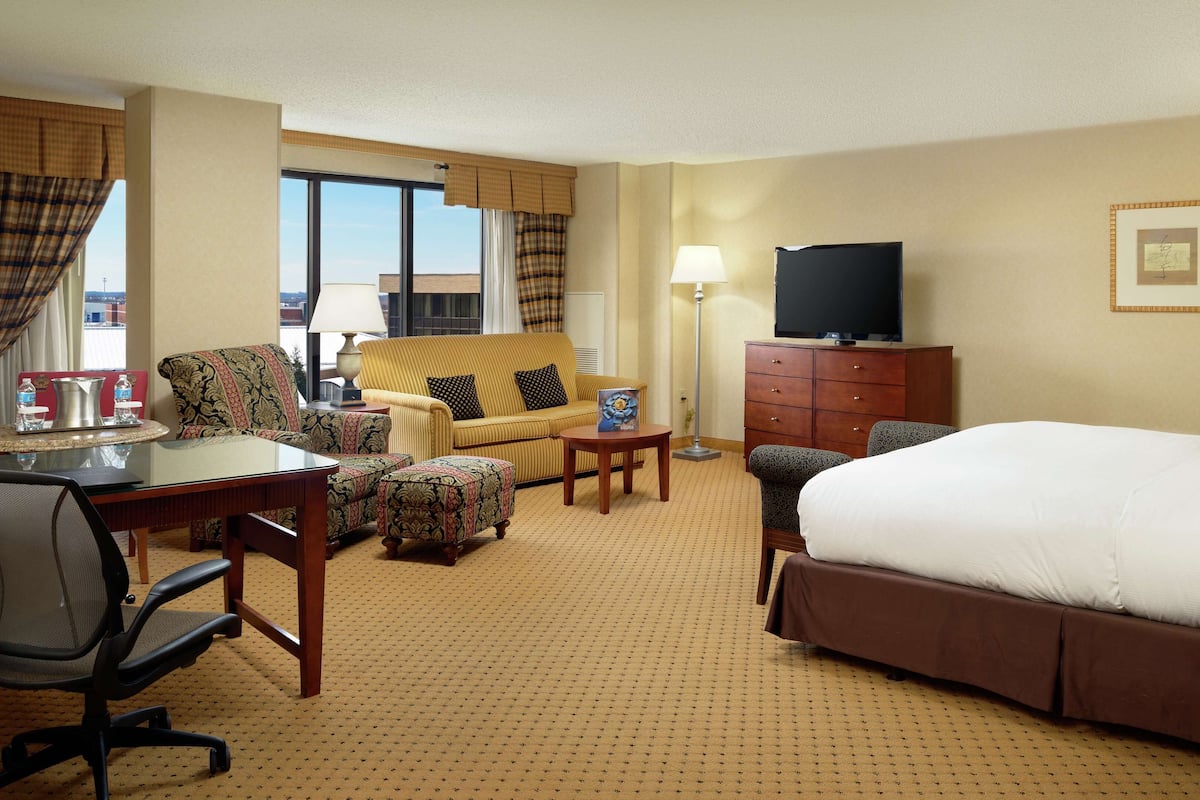 Premium bedding, pillow-top beds, in-room safe, desk