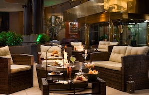 2 restaurants, breakfast, dinner served; American cuisine