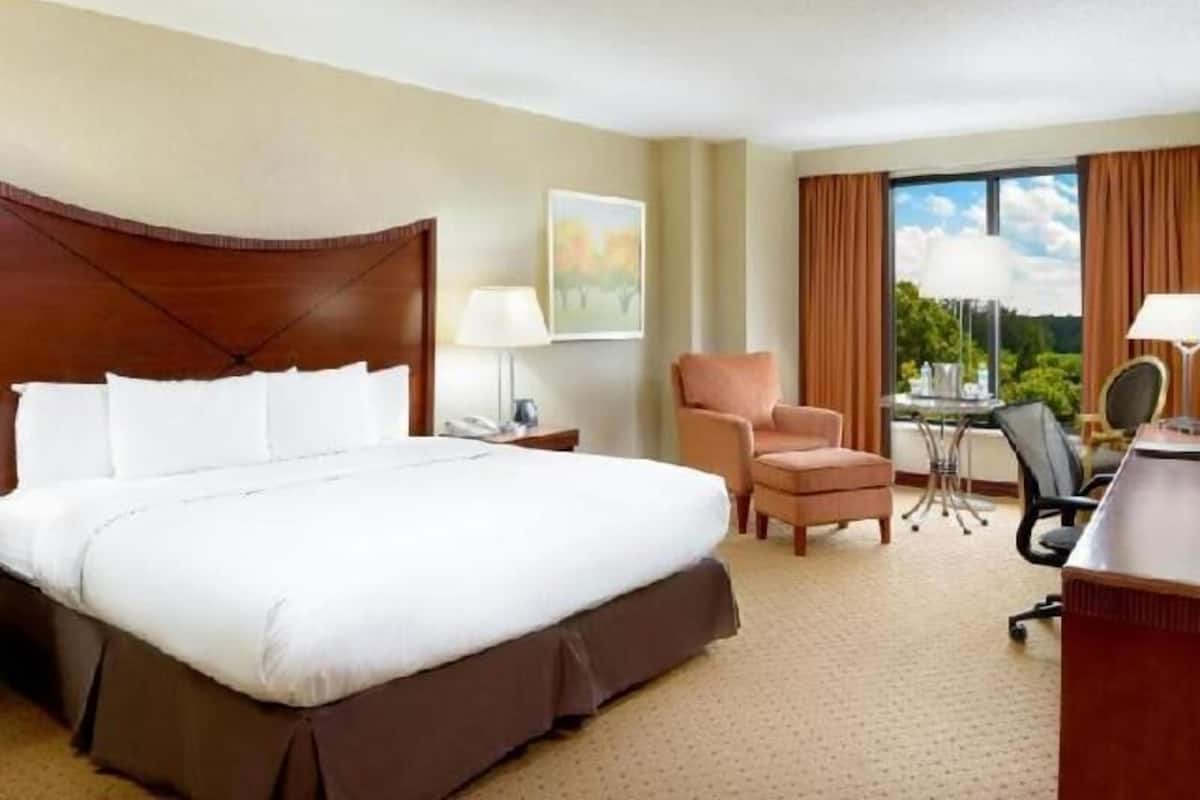 Hochwertige Bettwaren, Pillowtop-Betten, Zimmersafe, Schreibtisch