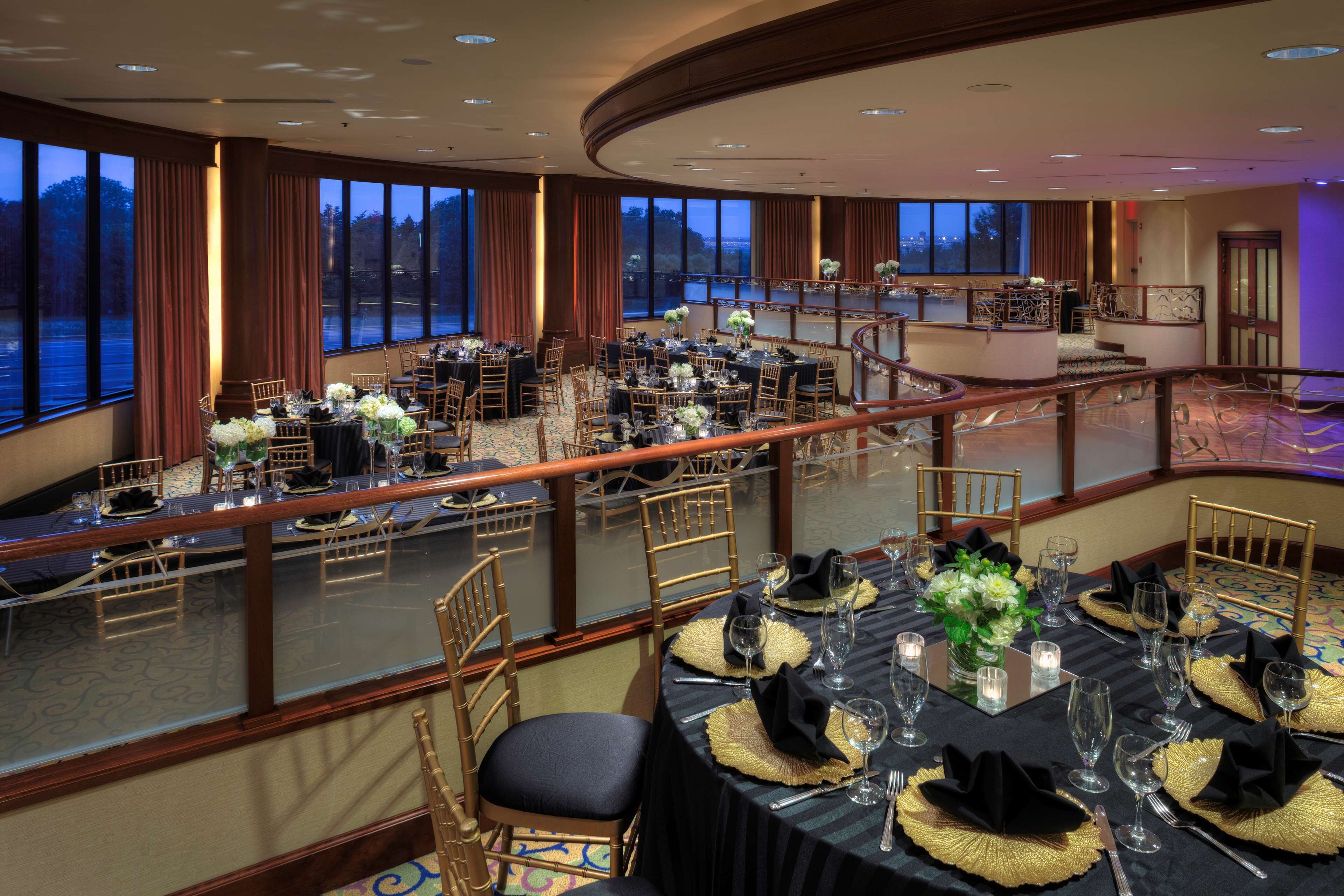 lunch and dinner served, american cuisine