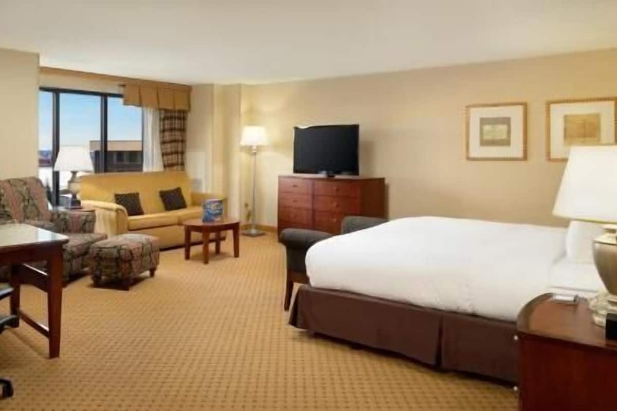 Hochwertige Bettwaren, Pillowtop-Betten, Zimmersafe, Schreibtisch