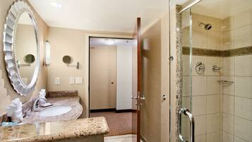 Combined shower/bathtub, designer toiletries, hair dryer, towels