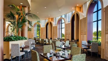 2 restaurants, breakfast, dinner served; American cuisine