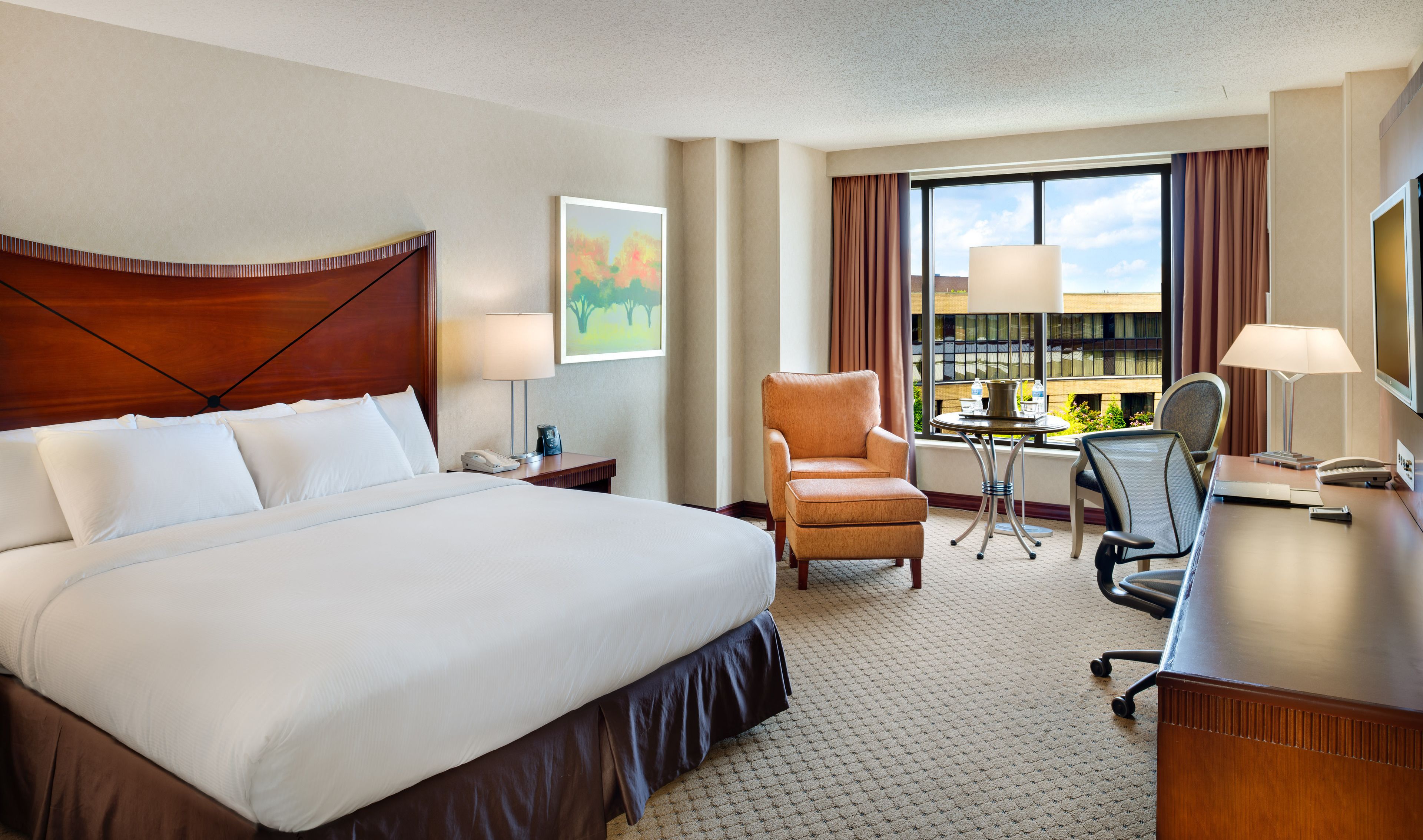 premium bedding, pillow-top beds, in-room safe, desk