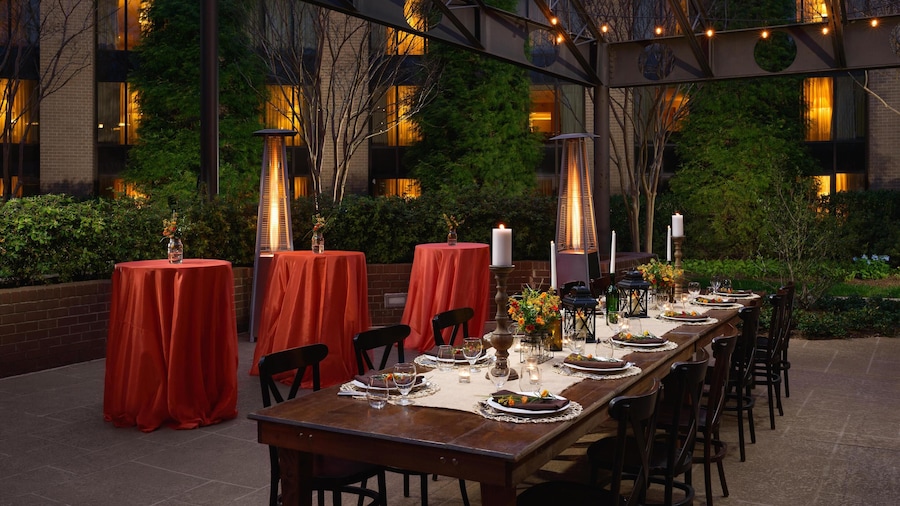 DoubleTree by Hilton Washington Dulles Airport