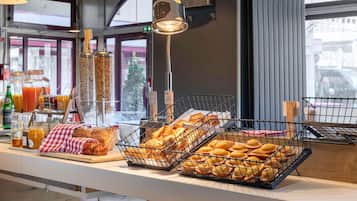 Dagelijks ontbijtbuffet (EUR 13.90 per persoon)