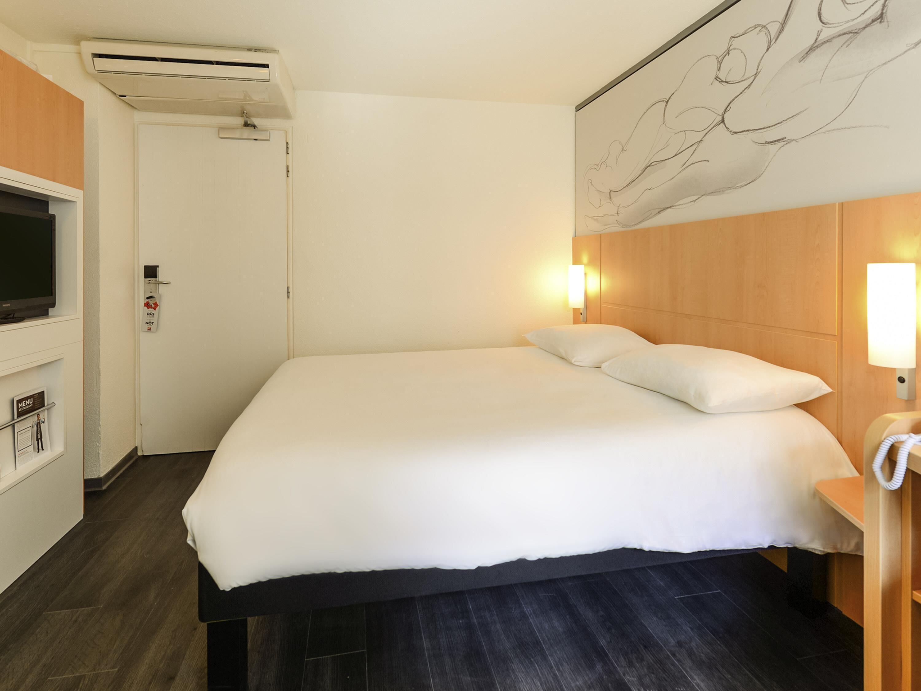 Ropa de cama de alta calidad, escritorio y sistema de insonorización 