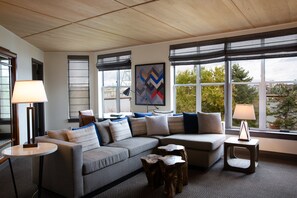 Suite (Mount Hood) | Premium bedding, down comforters, pillowtop beds, minibar - Kimpton Riverplace Hotel by IHG (Portland)