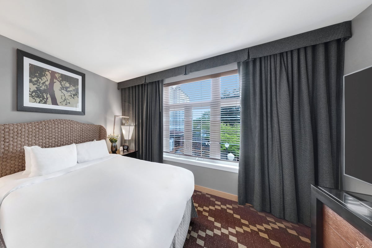 Ropa de cama de alta calidad, edredón, camas con pillow-top y minibar