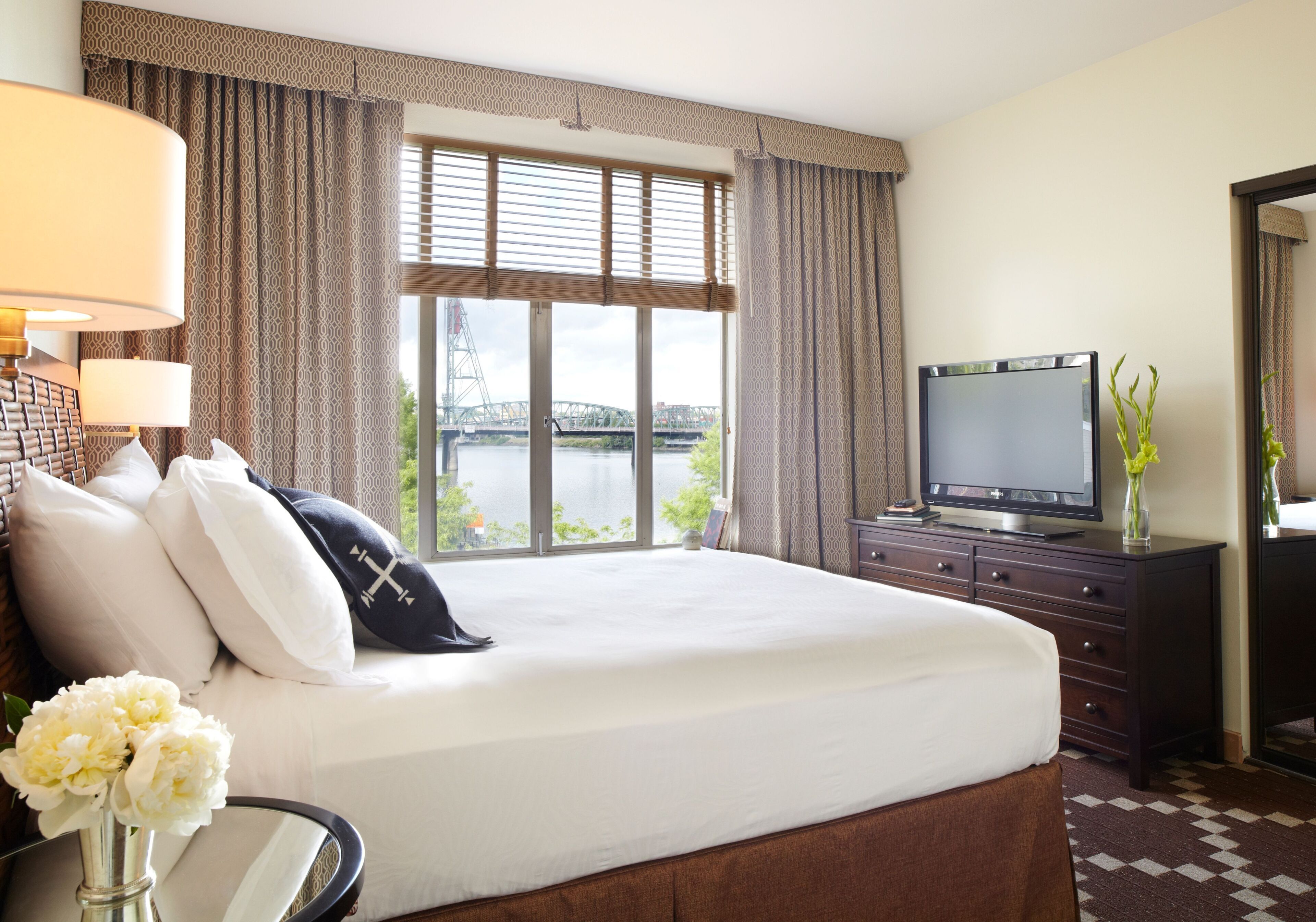 套房, 壁爐, 河景 (with Willamette River View) | 意大利 Frette 床單、高級寢具、羽絨被、特厚豪華床墊