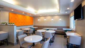 Bao gồm bữa sáng buffet hàng ngày