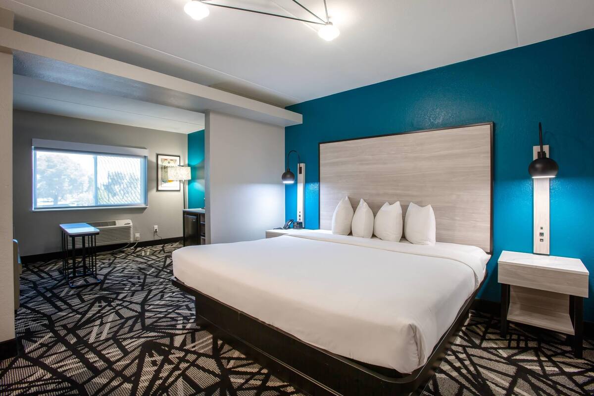 Suite, 1 King Bed, Non Smoking | Premium bedding, desk, laptop workspace, blackout drapes