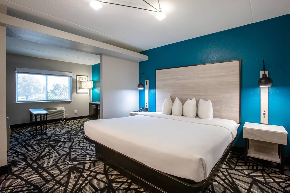 Suite, 1 King Bed, Non Smoking | Premium bedding, desk, laptop workspace, blackout drapes