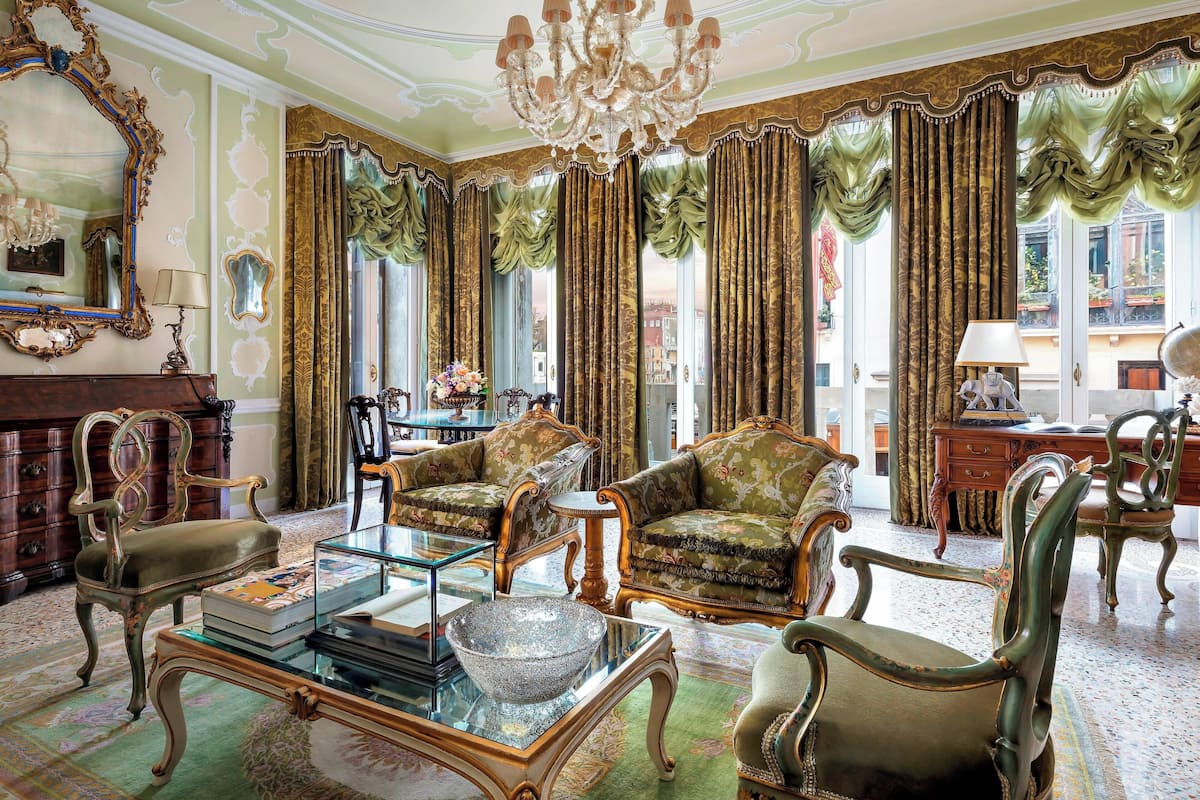 Presidential-Suite, 1 Schlafzimmer, Nichtraucher, Balkon | Italienische BettbezĂŒge von Frette, hochwertige Bettwaren, Minibar