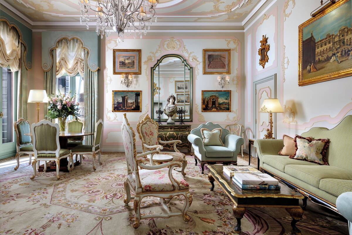 Palazzo Canal Suite | Bộ trải giường bằng vải Frette của Ý, bộ đồ giường cao cấp, minibar 