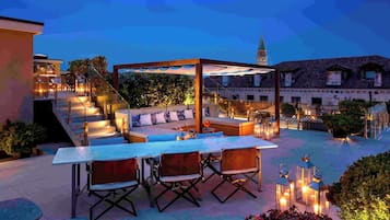 Sábanas italianas Frette, ropa de cama de alta calidad y minibar