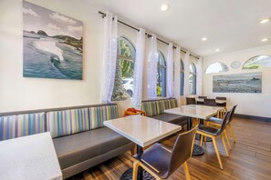 Free daily buffet breakfast - Best Western San Marcos Inn (Morro Bay)