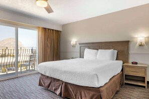 Standard Room, 1 King Bed, Balcony, Ocean View