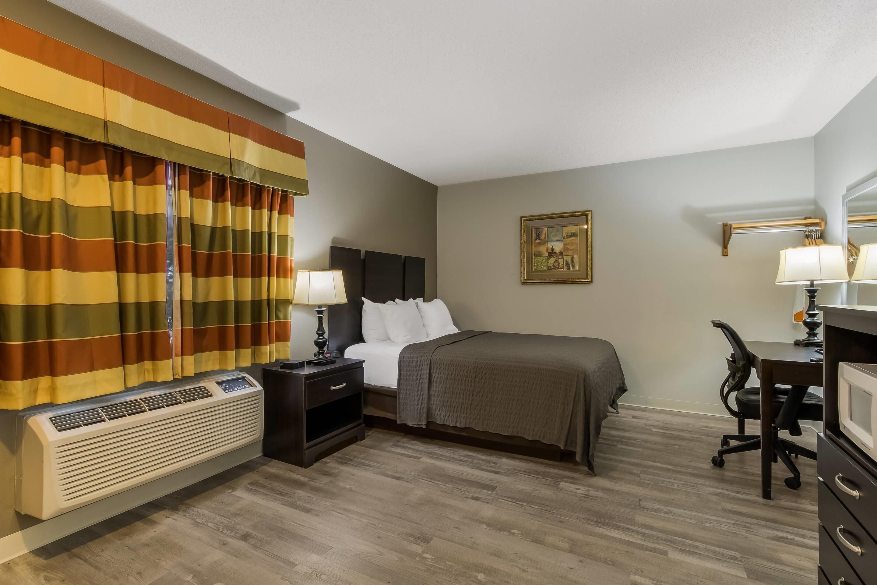 Standard Room, 1 Queen Bed, Non Smoking