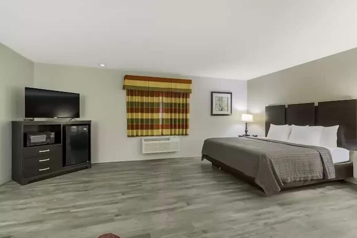 In-room safe, desk, soundproofing, iron/ironing board