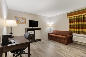 Suite, 2 Queen Beds, Non Smoking