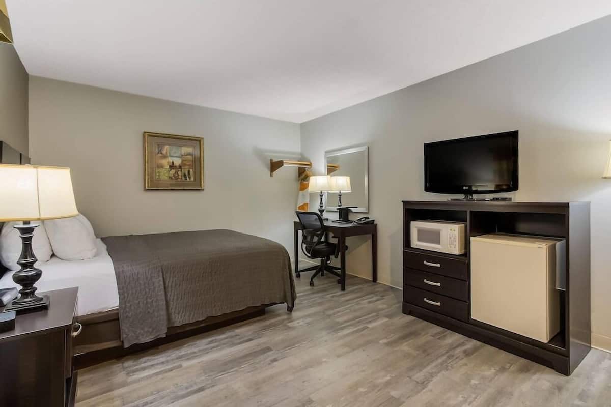 In-room safe, desk, soundproofing, iron/ironing board