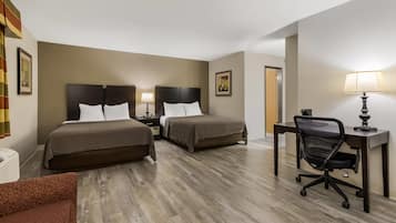 Suite, 2 grands lits, non-fumeur | Coffre-fort, bureau, système d’insonorisation, fer et planche à repasser