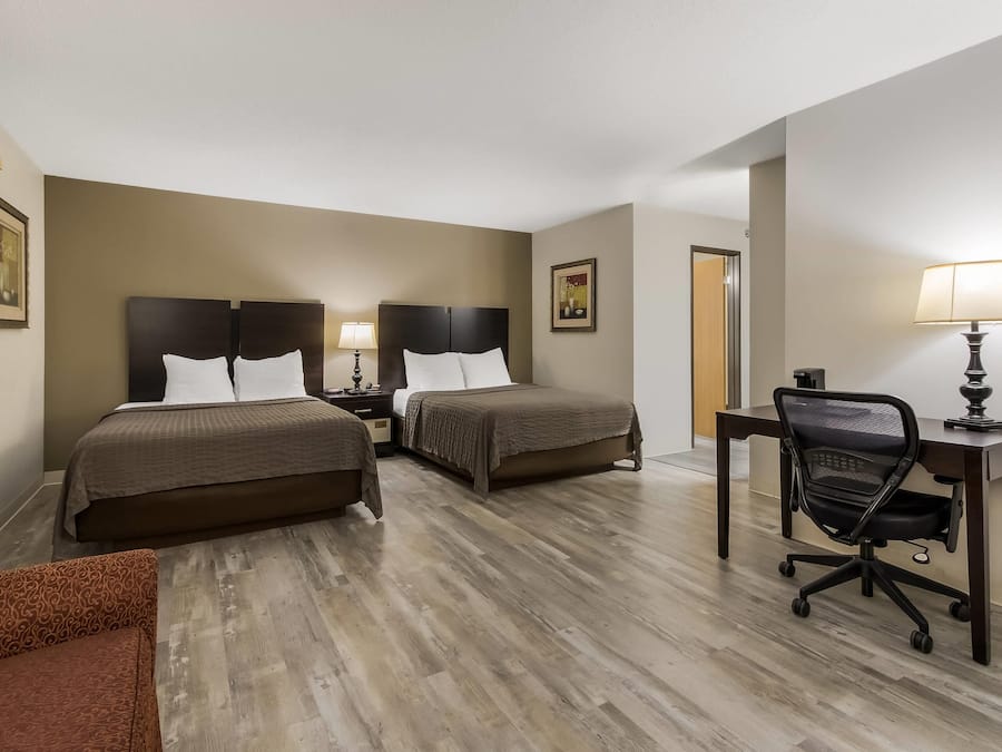 Suite, 2 queensize-senger, ikke-røyk | Safe på rommet, skrivebord, lydisolert og strykejern/-brett