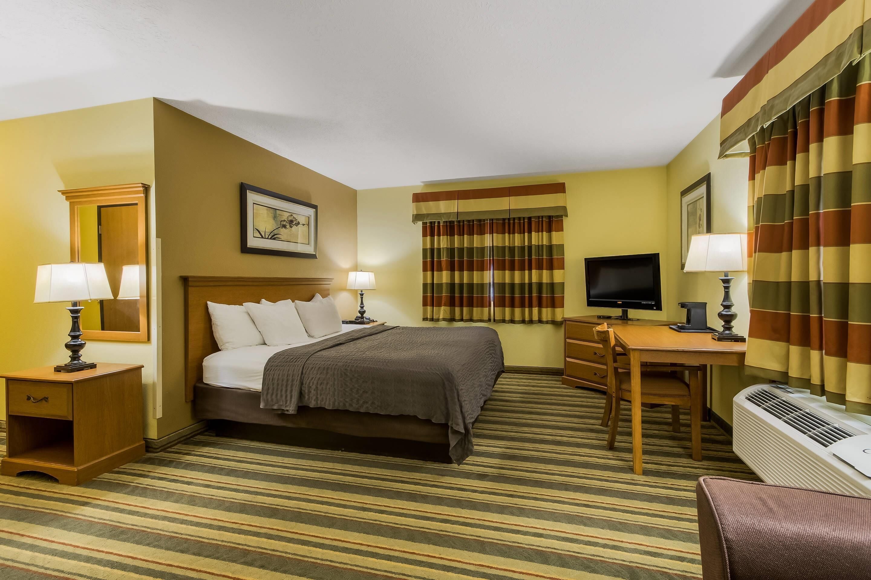 Suite, 1 King Bed, Non Smoking