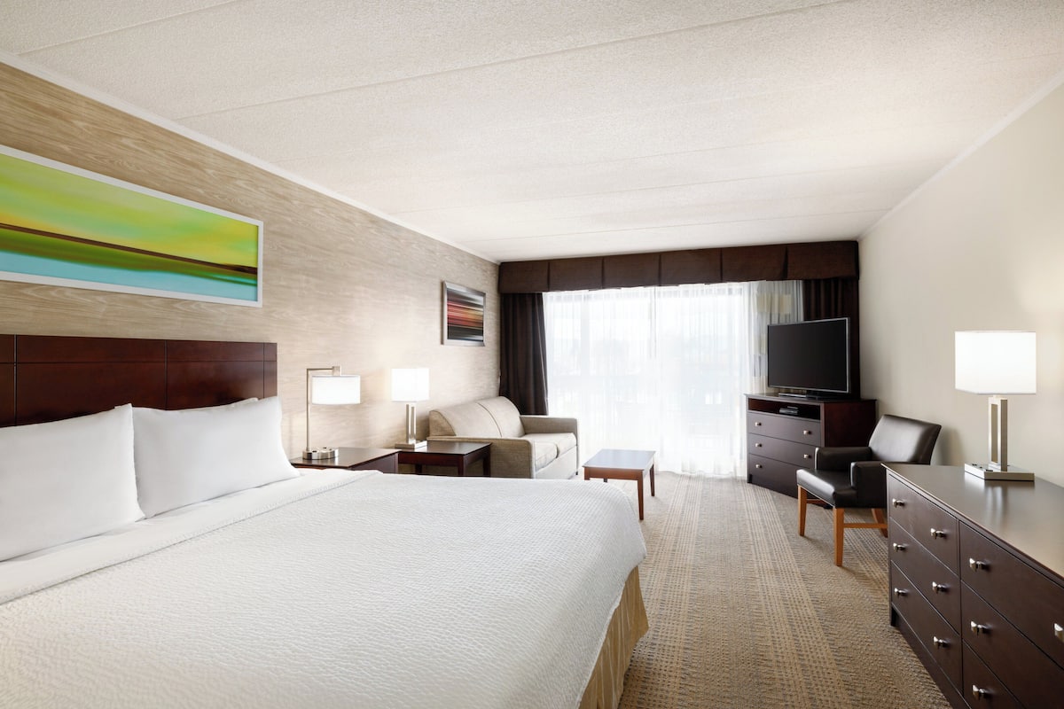 1 bedroom, premium bedding, in-room safe, blackout curtains
