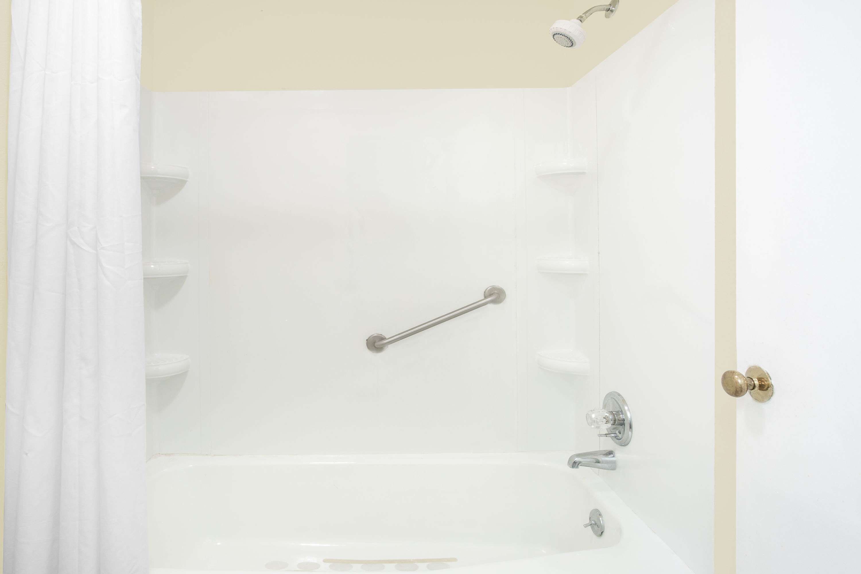 Douche, articles de toilette gratuits, serviettes fournies