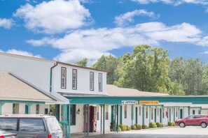 Exterior - Knights Inn Emporia (Emporia)