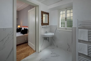 Classic-Doppel- oder -Zweibettzimmer | Badezimmer