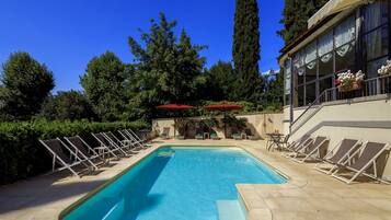Seasonal outdoor pool
