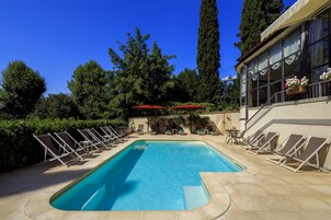 Piscine extérieure (ouverte en saison)