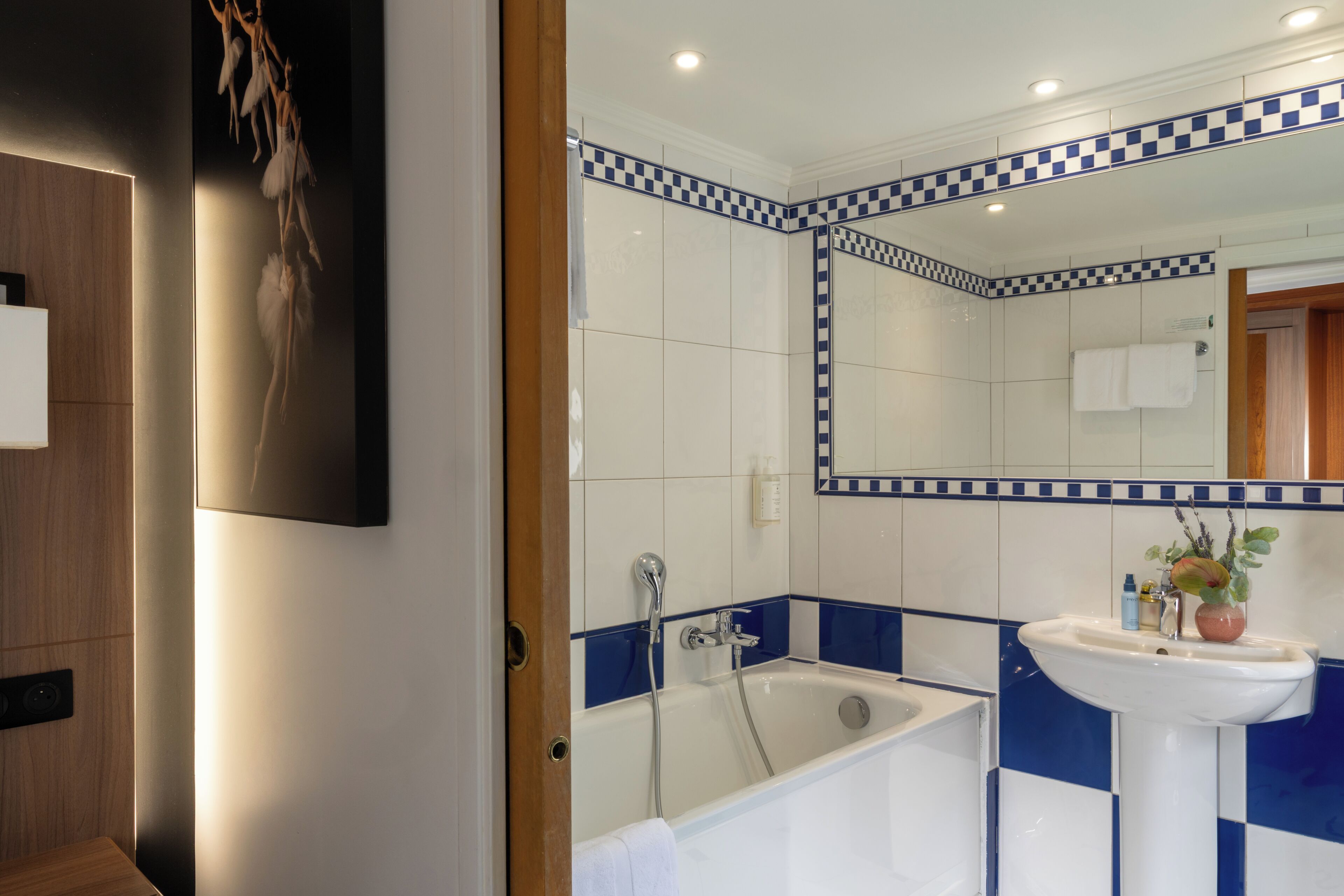 Family Quadruple Room, 2 Bedrooms, Non Smoking, Connecting Rooms | Bathroom | Free toiletries, hair dryer, towels