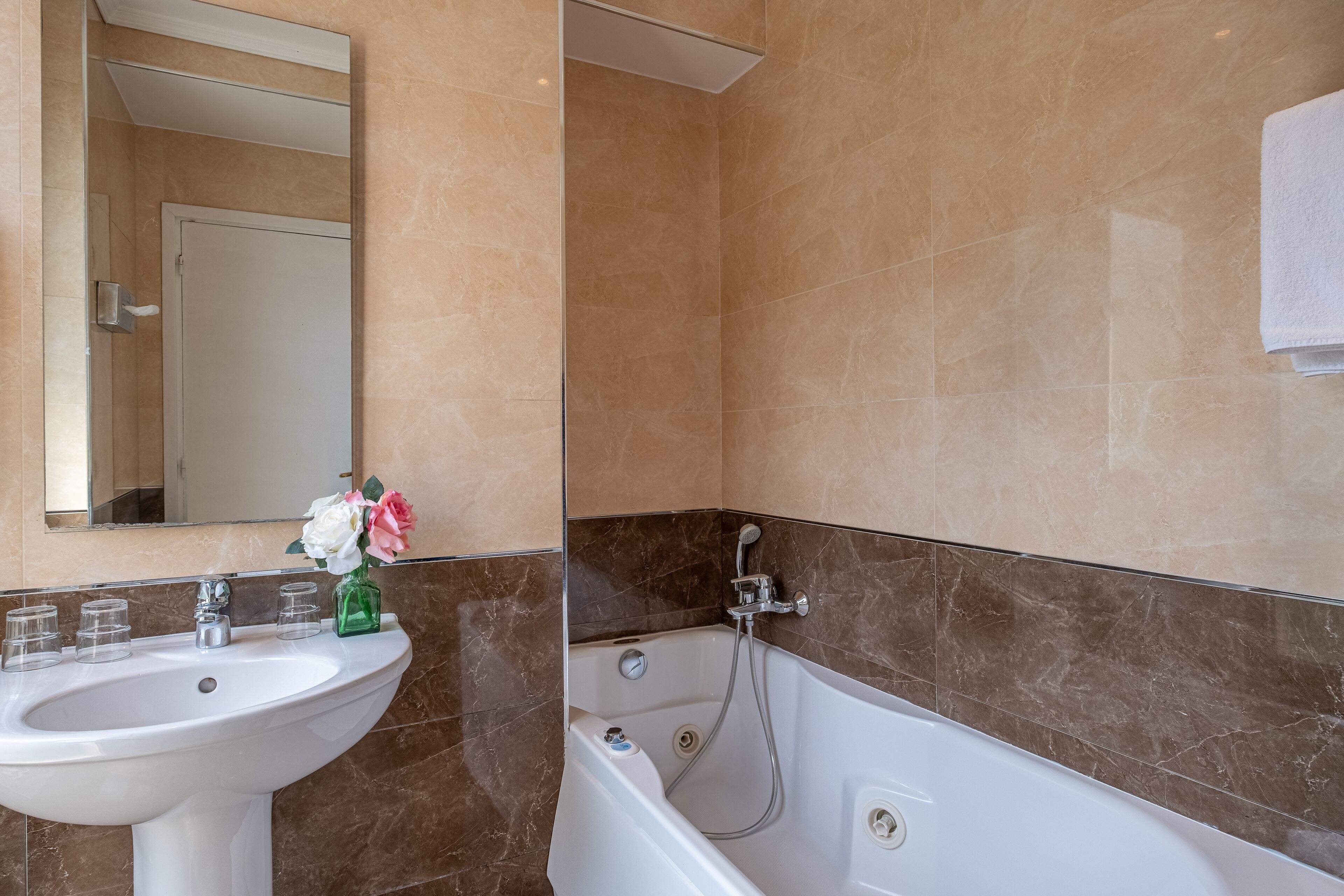 Photo - Hotel London