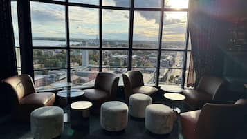2 bar/lounge
