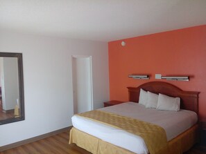 Deluxe Suite, 1 King Bed, Non Smoking, Refrigerator & Microwave