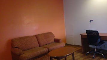 Deluxe Suite, 1 King Bed, Non Smoking, Refrigerator & Microwave | Living area | Flat-screen TV