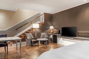 1 bedroom, hypo-allergenic bedding, minibar, in-room safe