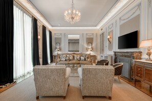 تلفزيون بلازما، مشغل دي في دي، وحدة شحن آي بود