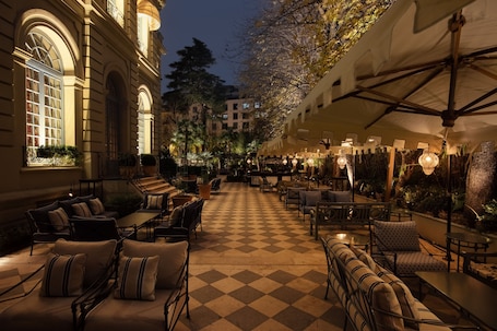 Breakfast, lunch and dinner served . Santo Mauro, a Luxury Collection Hotel, Madrid